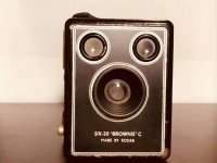 Máquina fotográfica Six-20 Brownie Model C Made by KODAK dos anos 40